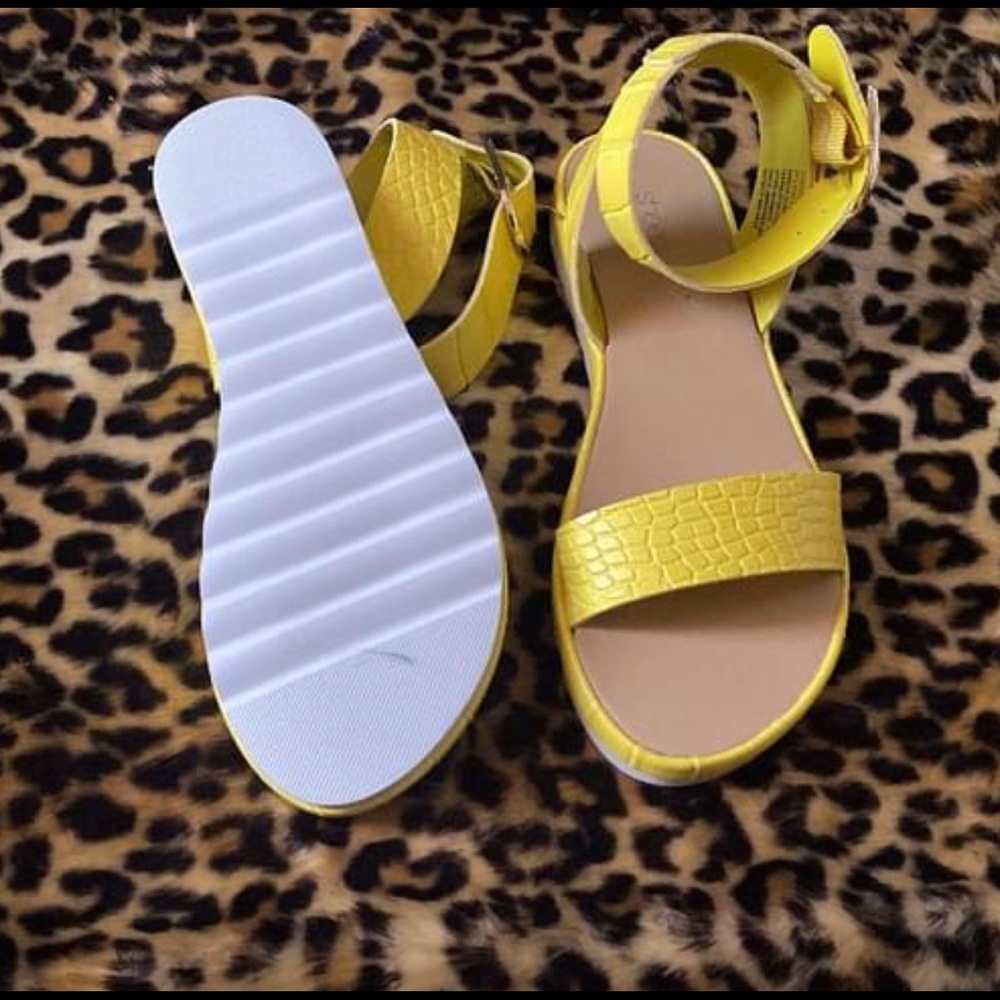 Yellow Shoe Dazzle Sandles never worn